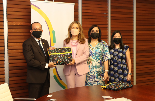 Banistmo dona computadoras a la Universidad de Panamá en pro del aprendizaje para todos